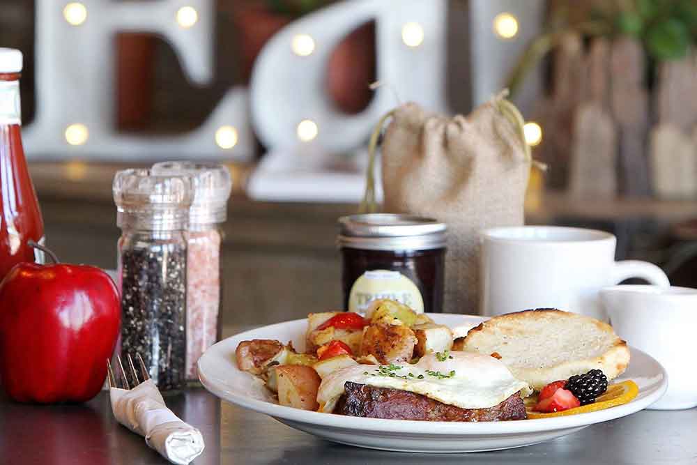 Where to Brunch on El Paseo
